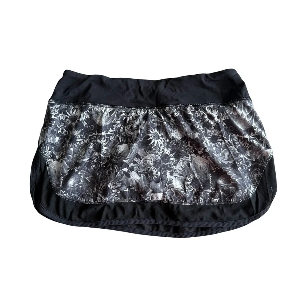 Lululemon Hotty Hot Skirt in Flowabunga Black Angel Wing Size 6 - Picture 1 of 4